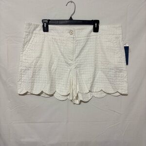 NWT Crown & Ivy Shelby shorts. 
White Scalloped Women Shorts